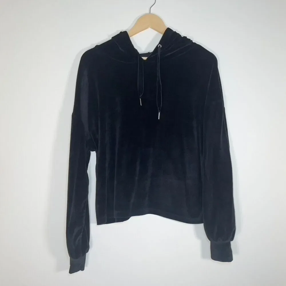Wild Fable | Black Cropped Velvet Sweatshirt | Medium - Picture 1 of 6